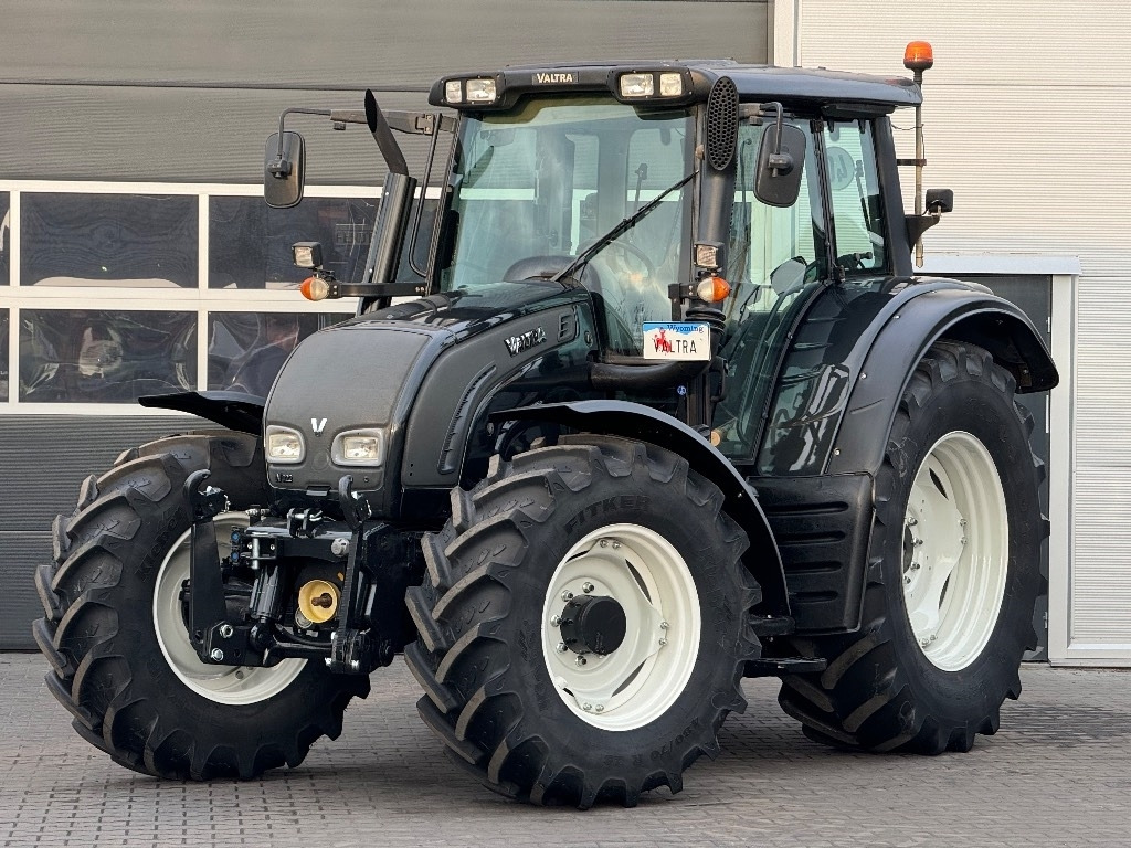 Valtra N 122 V - Trator: foto 1 Valtra N 122 V - Trator: foto 1