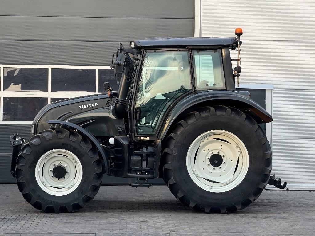 Valtra N 122 V - Trator: foto 5 Valtra N 122 V - Trator: foto 5