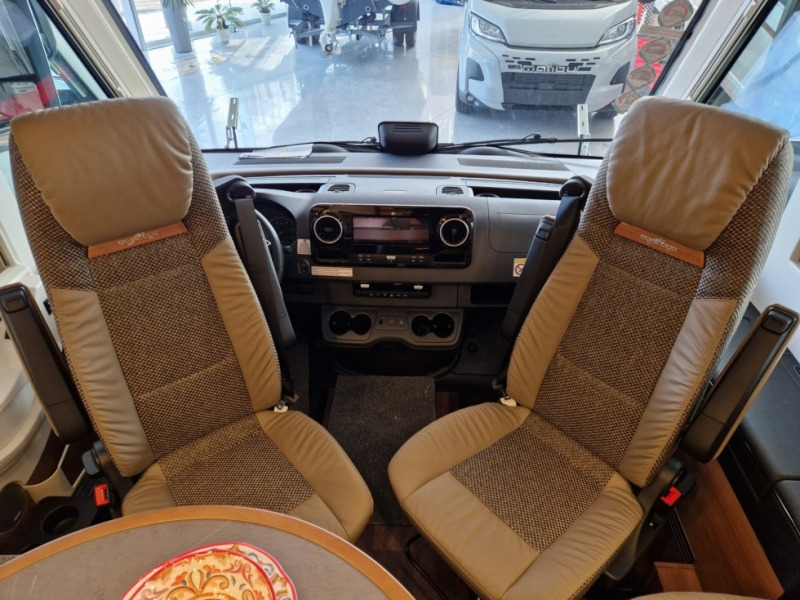 Carthago Chic E-Line I 64 XL QB Mercedes - Autocaravana integral: foto 5 Carthago Chic E-Line I 64 XL QB Mercedes - Autocaravana integral: foto 5