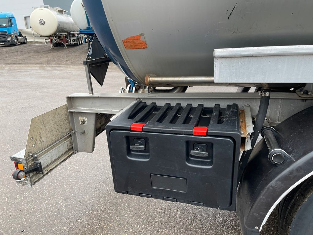 Magyar ADR 7 units - Semi-reboque cisterna: foto 5 Magyar ADR 7 units - Semi-reboque cisterna: foto 5