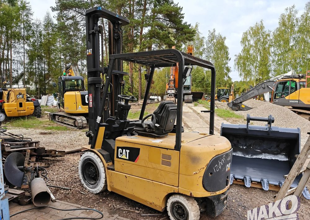Caterpillar EP35K-PAC - Empilhador elétrico: foto 1 Caterpillar EP35K-PAC - Empilhador elétrico: foto 1