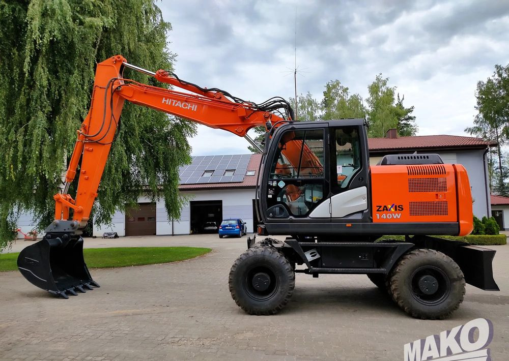 Hitachi ZX 140 - Escavadeira de rodas: foto 1 Hitachi ZX 140 - Escavadeira de rodas: foto 1
