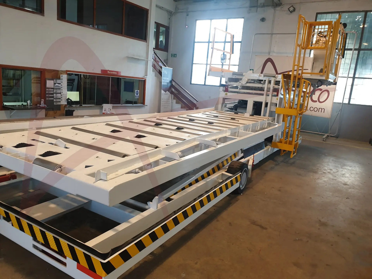 AIR MARREL LAM 3500 DP/R8 - Elevador/ Carregador de contentores e paletes: foto 3 AIR MARREL LAM 3500 DP/R8 - Elevador/ Carregador de contentores e paletes: foto 3