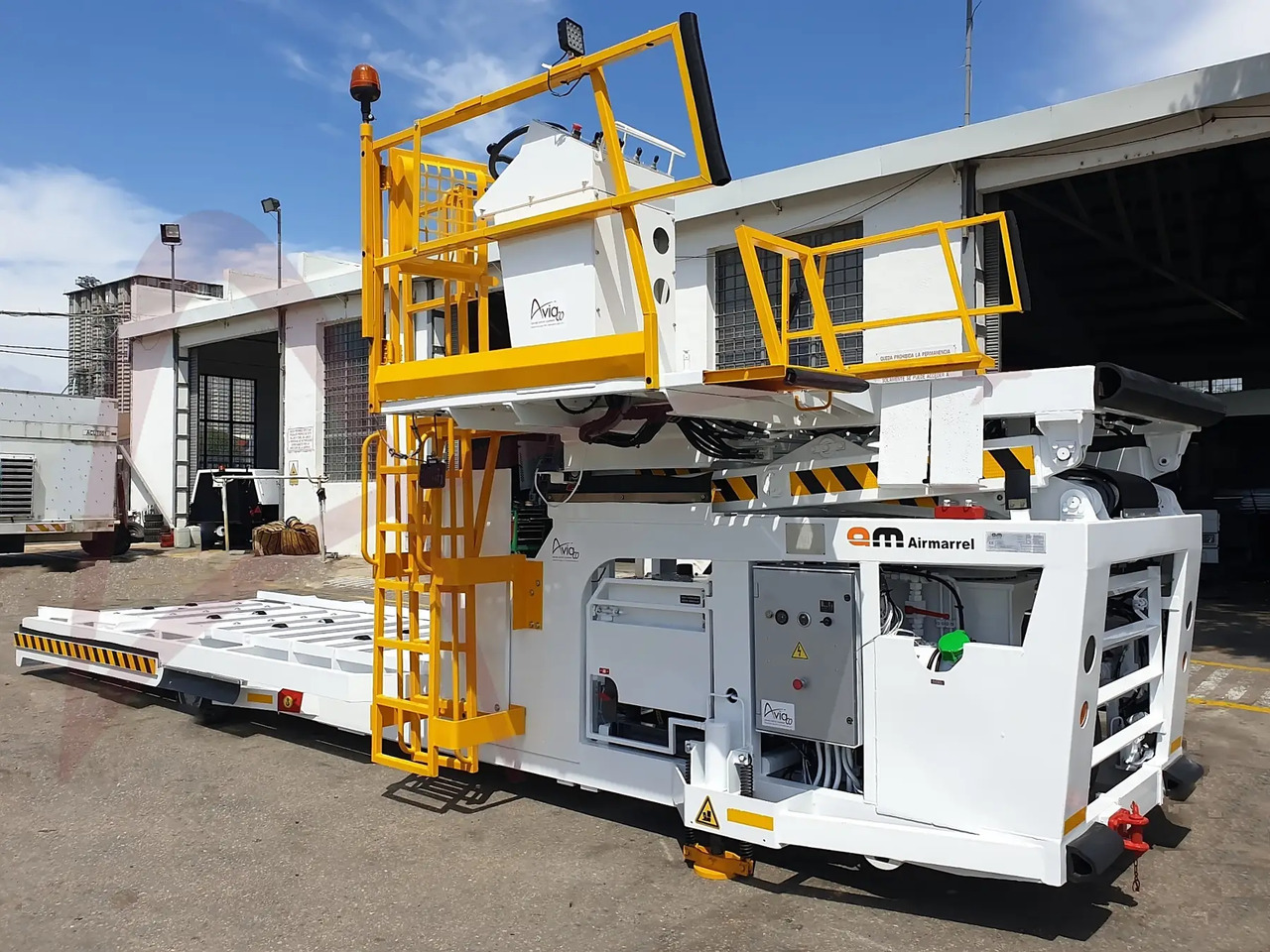 AIR MARREL LAM3500 - Elevador/ Carregador de contentores e paletes: foto 1 AIR MARREL LAM3500 - Elevador/ Carregador de contentores e paletes: foto 1