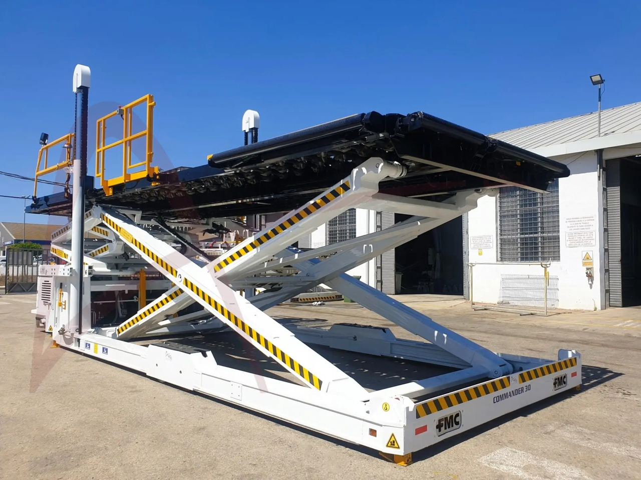 FMC COMMANDER 30 - Elevador/ Carregador de contentores e paletes: foto 4 FMC COMMANDER 30 - Elevador/ Carregador de contentores e paletes: foto 4