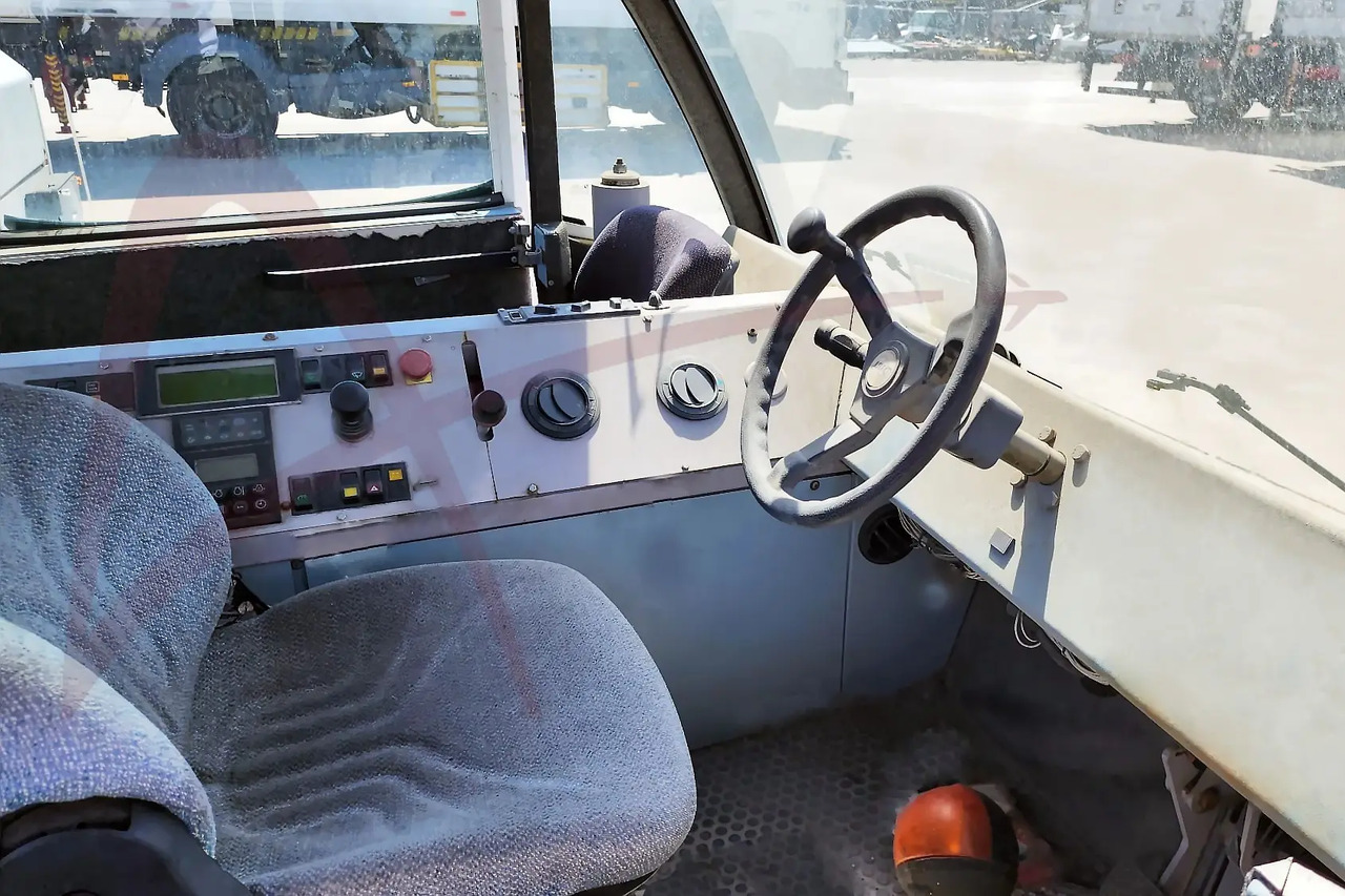 JBT AEROTECH EXPEDITER 400 - Trator de push-back: foto 3 JBT AEROTECH EXPEDITER 400 - Trator de push-back: foto 3