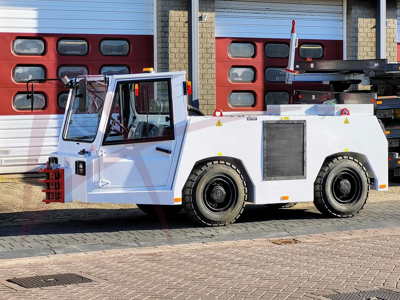 TLD TMX-100 - Trator de push-back: foto 1 TLD TMX-100 - Trator de push-back: foto 1