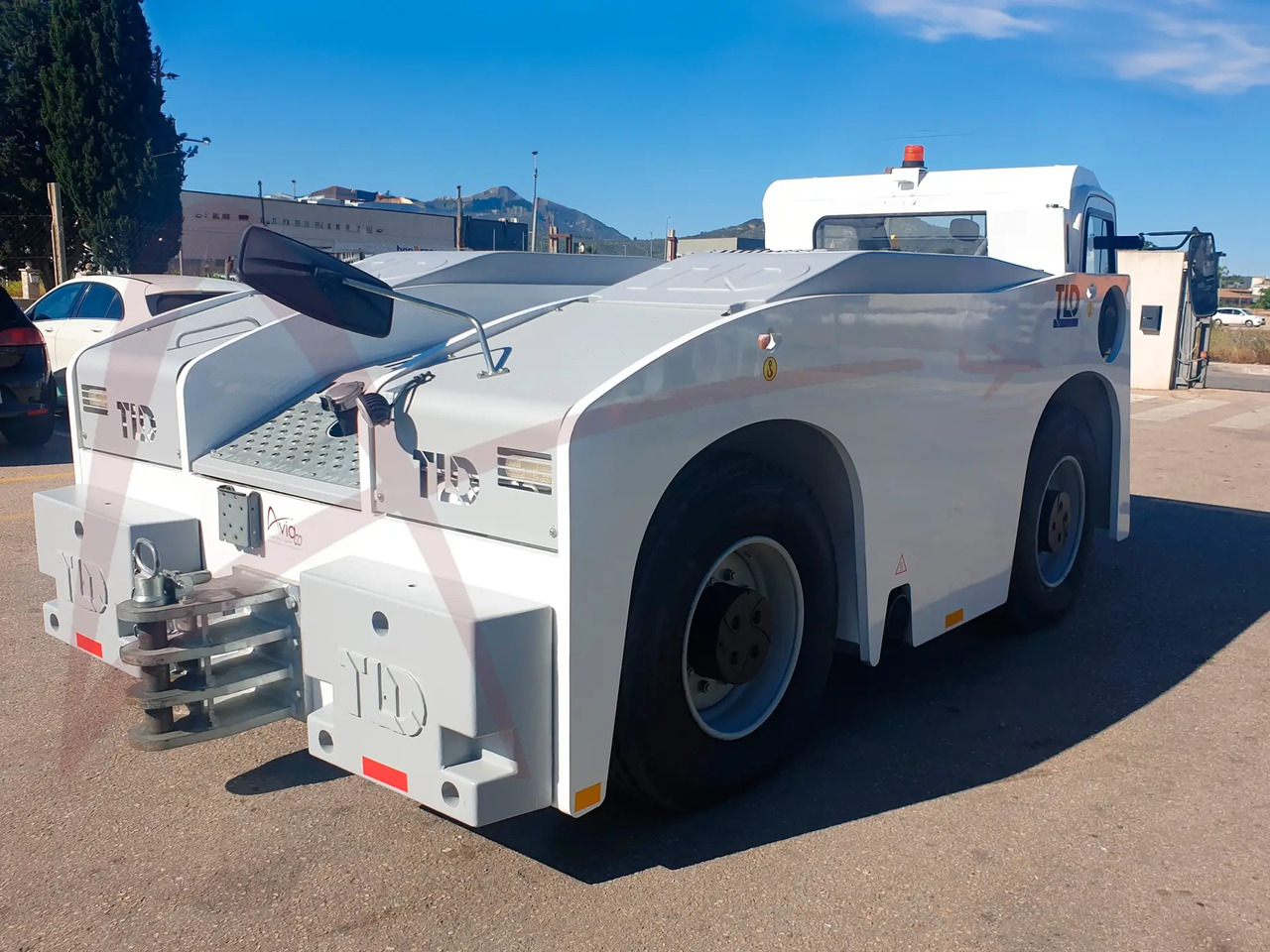 TLD TMX 350-28 - Trator de push-back: foto 2 TLD TMX 350-28 - Trator de push-back: foto 2