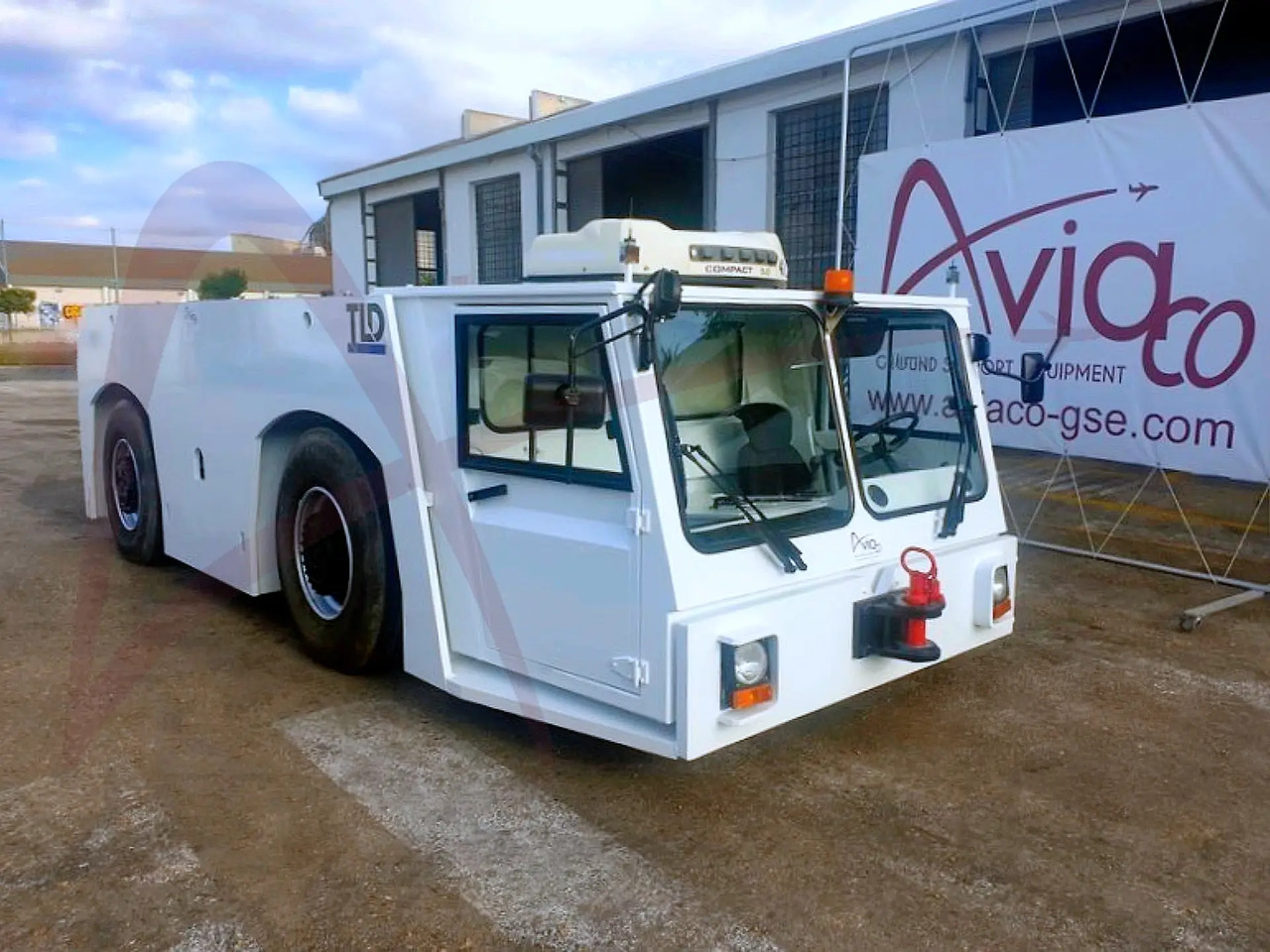 TLD TMX-400 - Trator de push-back: foto 1 TLD TMX-400 - Trator de push-back: foto 1