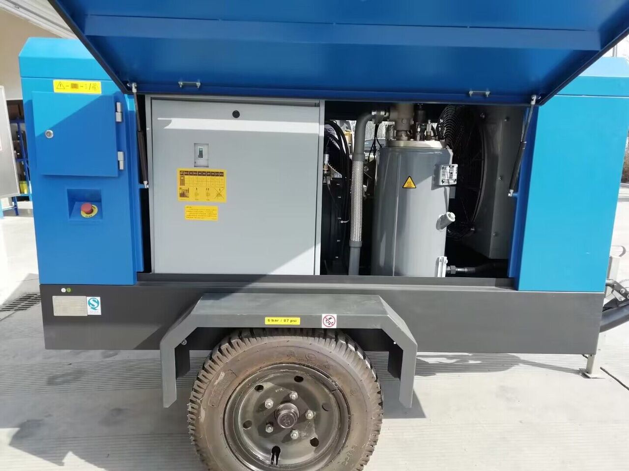 Liutech 120-12 424CFM 12Bar Portable Screw Diesel - Compressor de ar: foto 4 Liutech 120-12 424CFM 12Bar Portable Screw Diesel - Compressor de ar: foto 4