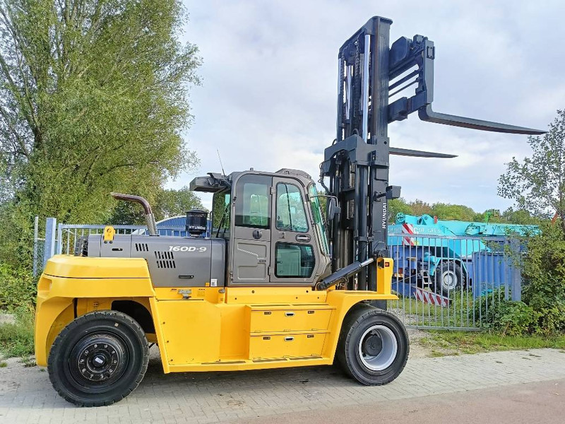 Hyundai 160 D-9 heftruck forklift stapler 16 ton CE - Empilhador a diesel: foto 1 Hyundai 160 D-9 heftruck forklift stapler 16 ton CE - Empilhador a diesel: foto 1