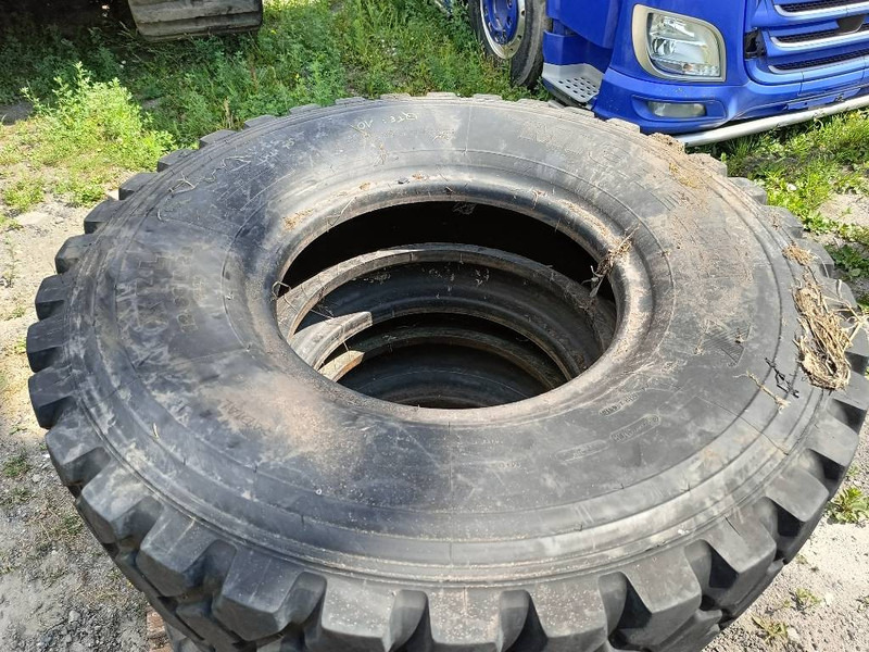 Michelin 12.00R20 , 14.00R20, 335/80R20 , 395/85R2 365/80R2 - Jantes e pneus para Máquina de construção: foto 3 Michelin 12.00R20 , 14.00R20, 335/80R20 , 395/85R2 365/80R2 - Jantes e pneus para Máquina de construção: foto 3