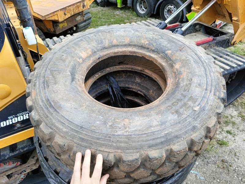 Jantes e pneus para Máquina de construção Michelin 6,50 R16 C 7,00R16 C 22/100R16 255/100R16 banden l: foto 7 Jantes e pneus para Máquina de construção Michelin 6,50 R16 C 7,00R16 C 22/100R16 255/100R16 banden l: foto 7