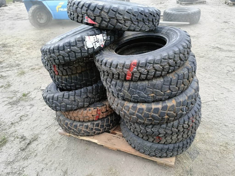 Michelin 6,50 R16 C 7,00R16 C 22/100R16 255/100R16 banden l - Jantes e pneus para Máquina de construção: foto 2 Michelin 6,50 R16 C 7,00R16 C 22/100R16 255/100R16 banden l - Jantes e pneus para Máquina de construção: foto 2