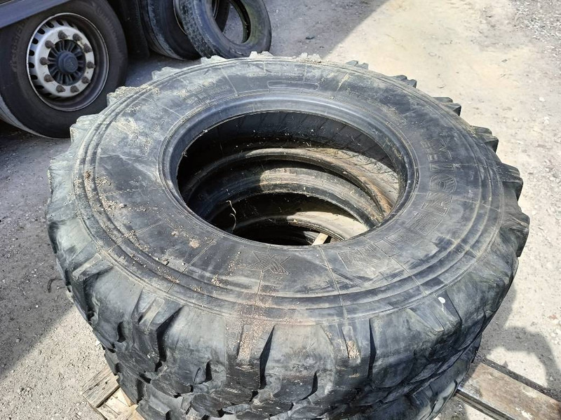 Michelin continental band 13R22.5 , 315/80R22.5 , 13R22,5 l - Jantes e pneus para Máquina de construção: foto 3 Michelin continental band 13R22.5 , 315/80R22.5 , 13R22,5 l - Jantes e pneus para Máquina de construção: foto 3