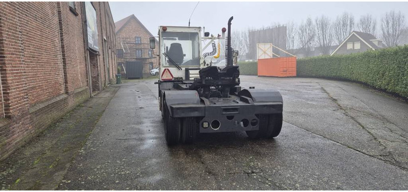 Terberg trt89 4x4 terminal trekker tractor port truck - Tractor de terminal: foto 4 Terberg trt89 4x4 terminal trekker tractor port truck - Tractor de terminal: foto 4
