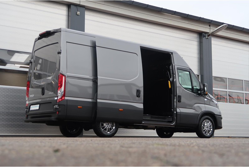 Iveco Daily 35S18HV 3.0 L2H2 AUT/ 2X SCHUIFDEUR/ CAMERA/ LED/ CRUISE/ CLIMA/ NAVI - Furgão: foto 4 Iveco Daily 35S18HV 3.0 L2H2 AUT/ 2X SCHUIFDEUR/ CAMERA/ LED/ CRUISE/ CLIMA/ NAVI - Furgão: foto 4