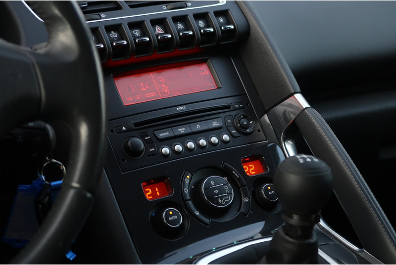 Peugeot 3008 1.6 VTi Première CRUISE/ PANO/ CLIMA/ HEAD-UP/ ETC. - Automóvel: foto 4 Peugeot 3008 1.6 VTi Première CRUISE/ PANO/ CLIMA/ HEAD-UP/ ETC. - Automóvel: foto 4