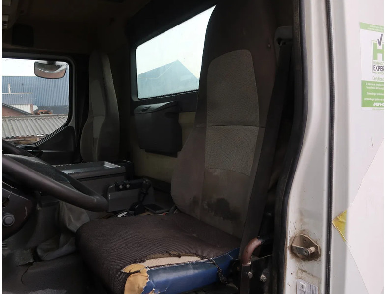 Renault Kerax 370 8X4/ MIXER/ BARYVAL 9 M3/ CRUISE CONTROL/ - Camião betoneira: foto 5 Renault Kerax 370 8X4/ MIXER/ BARYVAL 9 M3/ CRUISE CONTROL/ - Camião betoneira: foto 5