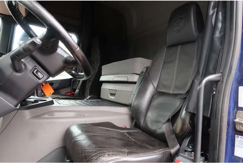 Tractor Scania P500 6x2/ FULL AIR/ HYDRAULIC/ LEATHER/ 2.950 WB/ DIFF LOCK/ SLIDE DISH: foto 19