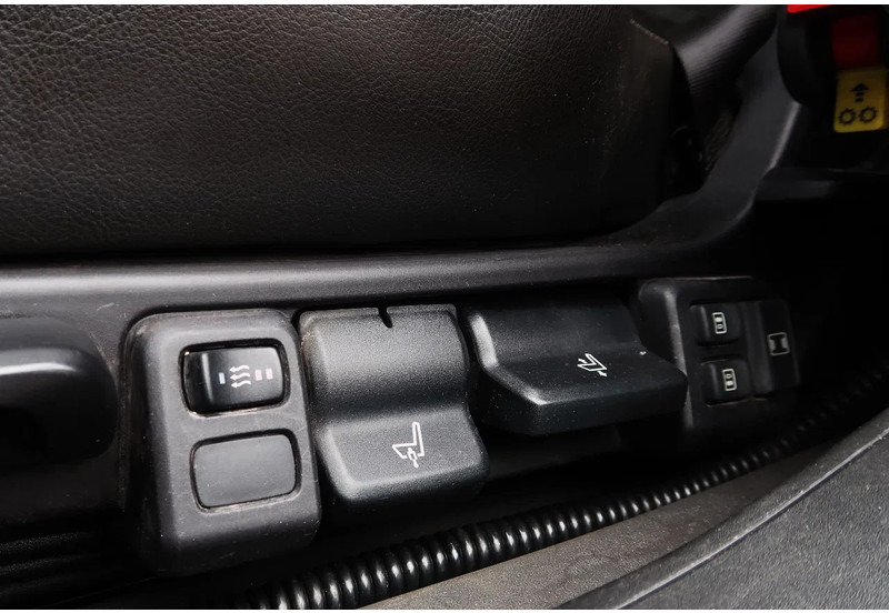 Tractor Scania P500 6x2/ FULL AIR/ HYDRAULIC/ LEATHER/ 2.950 WB/ DIFF LOCK/ SLIDE DISH: foto 15