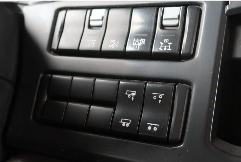 Tractor Scania P500 6x2/ FULL AIR/ HYDRAULIC/ LEATHER/ 2.950 WB/ DIFF LOCK/ SLIDE DISH: foto 16