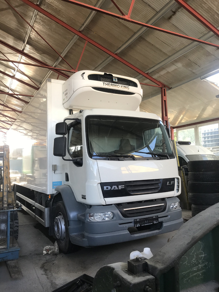 DAF LF 55.220 19T EURO5 THERMOKING T-1000R 3 TEMPERATURE - Camião frigorífico: foto 2 DAF LF 55.220 19T EURO5 THERMOKING T-1000R 3 TEMPERATURE - Camião frigorífico: foto 2