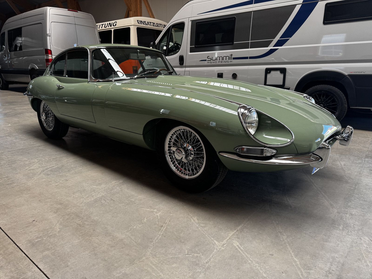 Jaguar E-Type 4.2 Litre Serie 1.5 FHC - Automóvel: foto 4 Jaguar E-Type 4.2 Litre Serie 1.5 FHC - Automóvel: foto 4