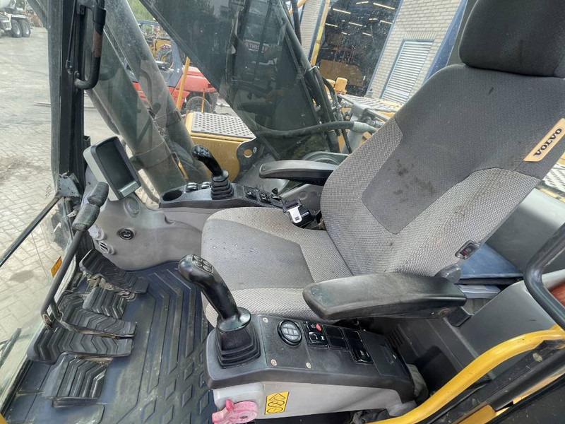 Escavadora de rastos Volvo EC 240 C N L 2009 CE: foto 8