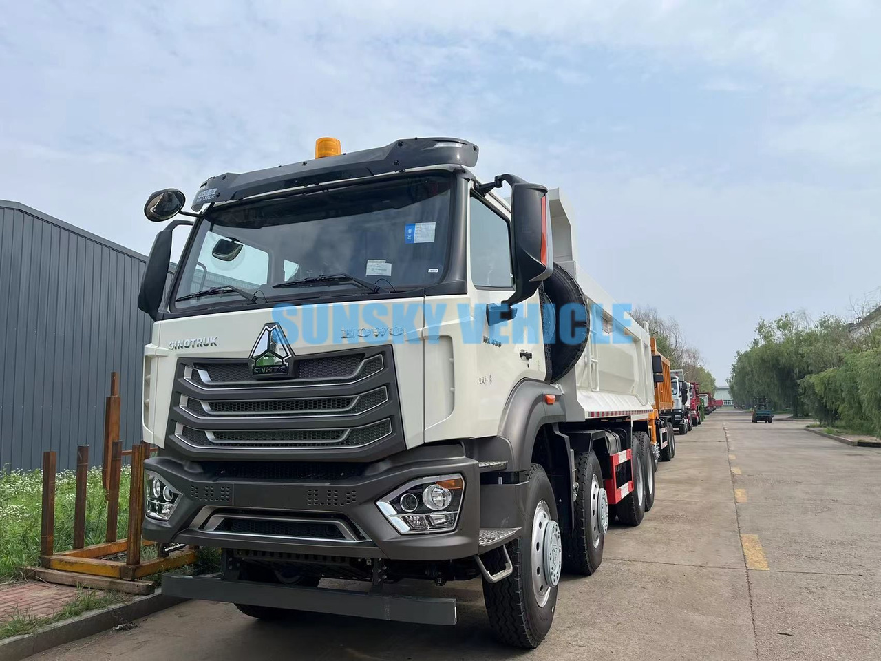 Camião basculante para transporte de materiais a granel novo HOHAN Brand New 8X4 400HP Dump Truck: foto 15