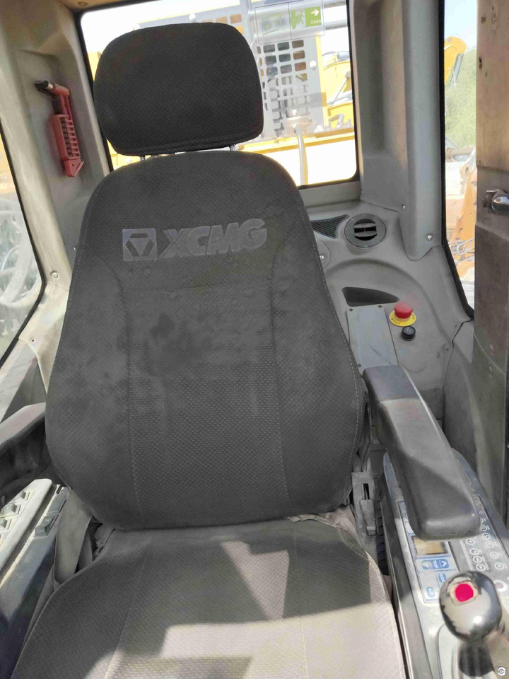 XCMG 2017 XE700D used 70 ton hydraulic crawler excavator price - Escavadeira: foto 5 XCMG 2017 XE700D used 70 ton hydraulic crawler excavator price - Escavadeira: foto 5