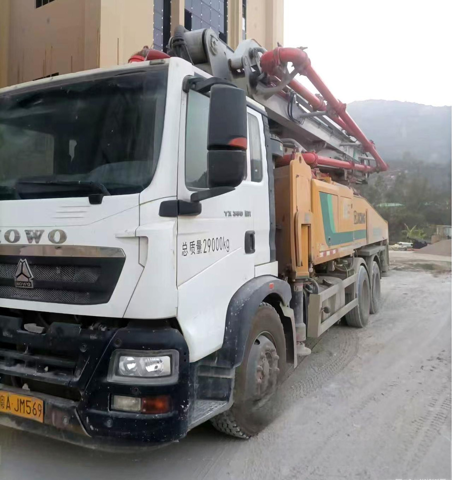 XCMG Manufacturer Concrete Pump Machine HB43V Used 43m HOWO Small Concrete Pumps Truck For Sale - Autobomba de betão: foto 2 XCMG Manufacturer Concrete Pump Machine HB43V Used 43m HOWO Small Concrete Pumps Truck For Sale - Autobomba de betão: foto 2