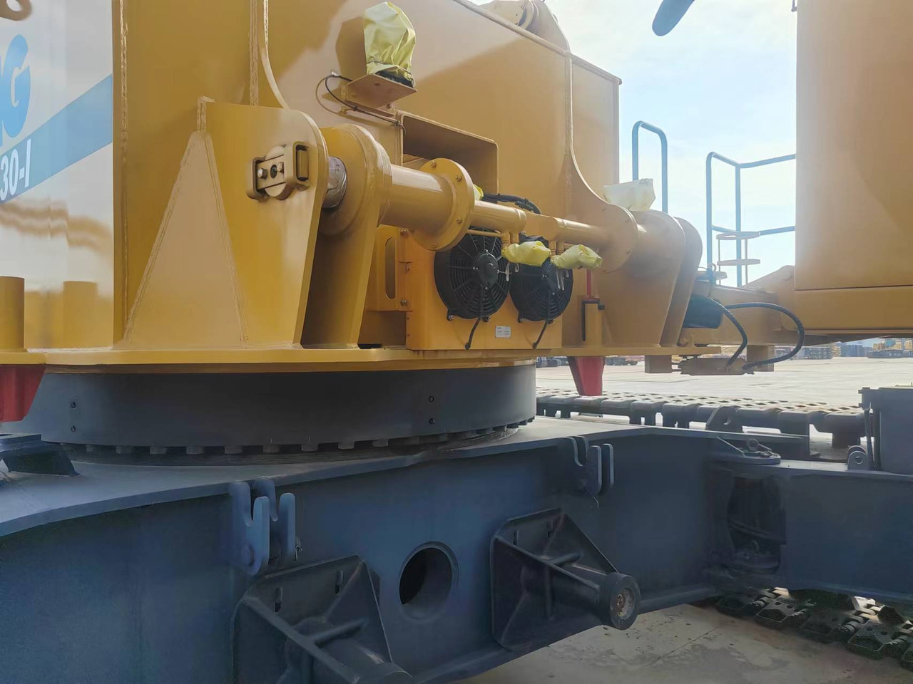 XCMG Officail Used Hydraulic Crane 130 Ton XGC130-I Mobile Crawler Crane For Sale - Guindaste sobre esteiras: foto 5 XCMG Officail Used Hydraulic Crane 130 Ton XGC130-I Mobile Crawler Crane For Sale - Guindaste sobre esteiras: foto 5