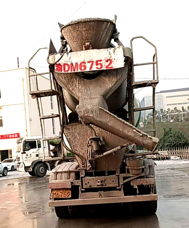 XCMG Official G4804B Second Hand Mobile Concrete Mixer Truck 12m³ Construction Cement Mixer - Camião betoneira: foto 5 XCMG Official G4804B Second Hand Mobile Concrete Mixer Truck 12m³ Construction Cement Mixer - Camião betoneira: foto 5