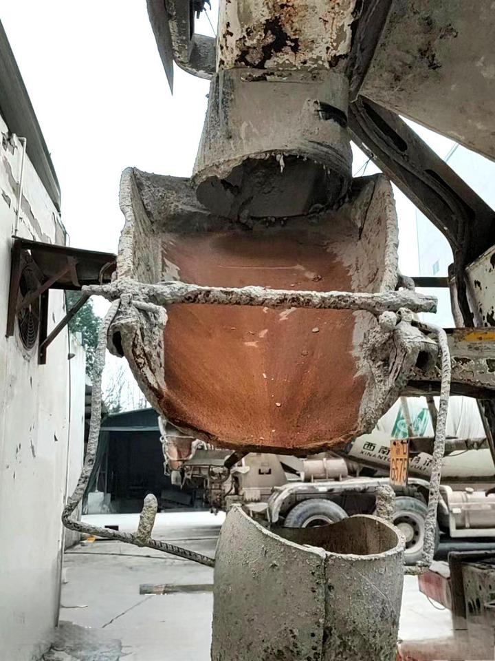 XCMG Official G4804B Used Cement Concrete Mixer 12m³ Concrete Mixer Truck HOWO - Camião betoneira: foto 5 XCMG Official G4804B Used Cement Concrete Mixer 12m³ Concrete Mixer Truck HOWO - Camião betoneira: foto 5
