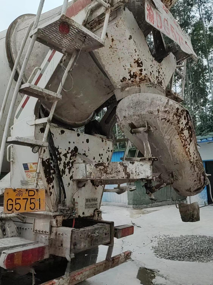 XCMG Official G4804B Used Cement Concrete Mixer 12m³ Concrete Mixer Truck HOWO - Camião betoneira: foto 4 XCMG Official G4804B Used Cement Concrete Mixer 12m³ Concrete Mixer Truck HOWO - Camião betoneira: foto 4