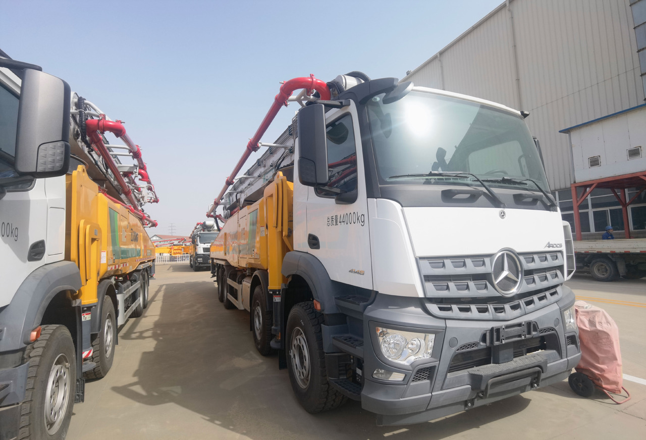 XCMG Official Schwing Concrete Pump HB62V Used Telescopic Concrete Pump Truck Price - Autobomba de betão: foto 2 XCMG Official Schwing Concrete Pump HB62V Used Telescopic Concrete Pump Truck Price - Autobomba de betão: foto 2