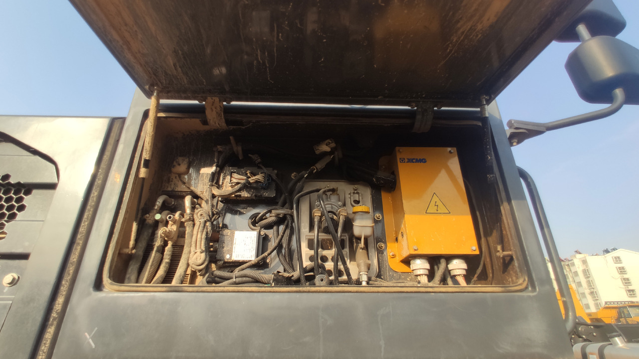 Locação financeira de  XCMG Official Second Hand 70 Ton 6x4 Dump Truck XDM80 China Tipper Trucks For Sale XCMG Official Second Hand 70 Ton 6x4 Dump Truck XDM80 China Tipper Trucks For Sale: foto 6