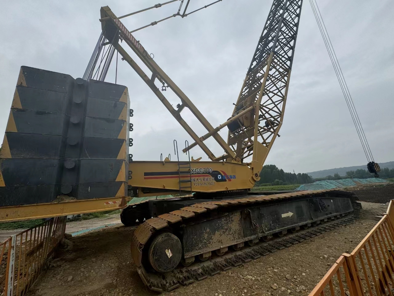 XCMG Official Second Hand Crawler Crane Lifting Equipment Mobile XGC300 300 Ton Crane Price - Guindaste sobre esteiras: foto 3 XCMG Official Second Hand Crawler Crane Lifting Equipment Mobile XGC300 300 Ton Crane Price - Guindaste sobre esteiras: foto 3