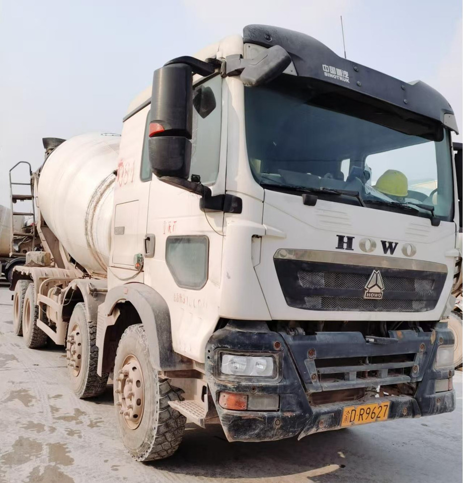 XCMG Official Second Hand G4804B HOWO Concrete Mixer Truck 12 Cubic Hydraulic Concrete Mixer Price List - Camião betoneira: foto 2 XCMG Official Second Hand G4804B HOWO Concrete Mixer Truck 12 Cubic Hydraulic Concrete Mixer Price List - Camião betoneira: foto 2