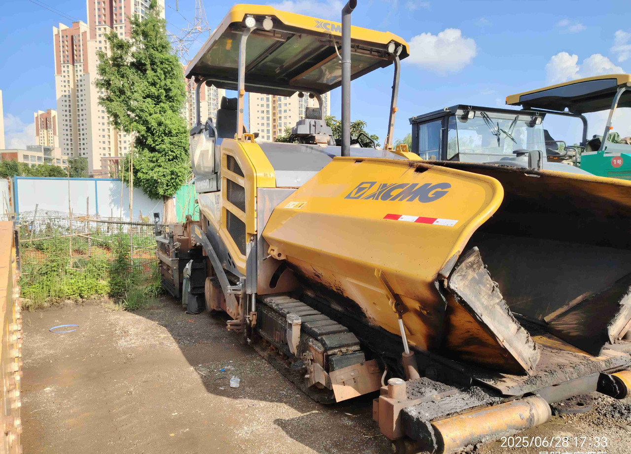 XCMG RP905HDIV used hydraulic mobile asphalt paver - Acabadora: foto 2 XCMG RP905HDIV used hydraulic mobile asphalt paver - Acabadora: foto 2