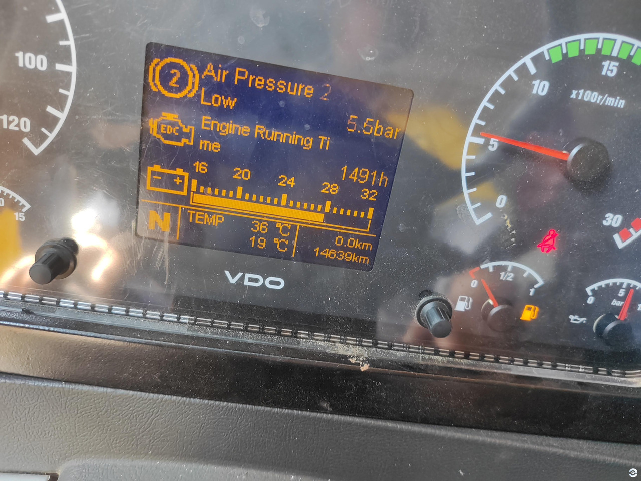 XCMG XCT100_M 100ton 2021 used mobile truck crane for sale - Grua móvel: foto 4 XCMG XCT100_M 100ton 2021 used mobile truck crane for sale - Grua móvel: foto 4