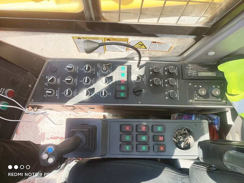 XCMG XGC200 200 tons hydraulic boom used crawler crane 2019 with good condition - Guindaste sobre esteiras: foto 3 XCMG XGC200 200 tons hydraulic boom used crawler crane 2019 with good condition - Guindaste sobre esteiras: foto 3
