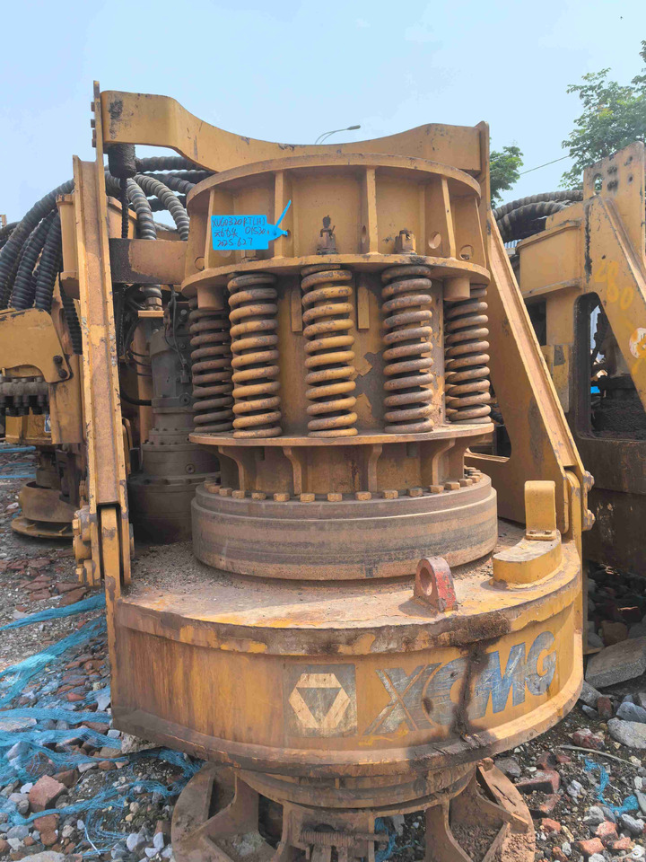 XCMG XR320E second hand pilling machine rotary drilling rig - Máquina de perfuração: foto 2 XCMG XR320E second hand pilling machine rotary drilling rig - Máquina de perfuração: foto 2