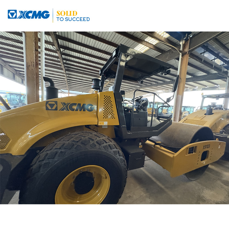 XCMG XS123 12ton used hydraulic road roller price - Compactador de asfalto: foto 1 XCMG XS123 12ton used hydraulic road roller price - Compactador de asfalto: foto 1