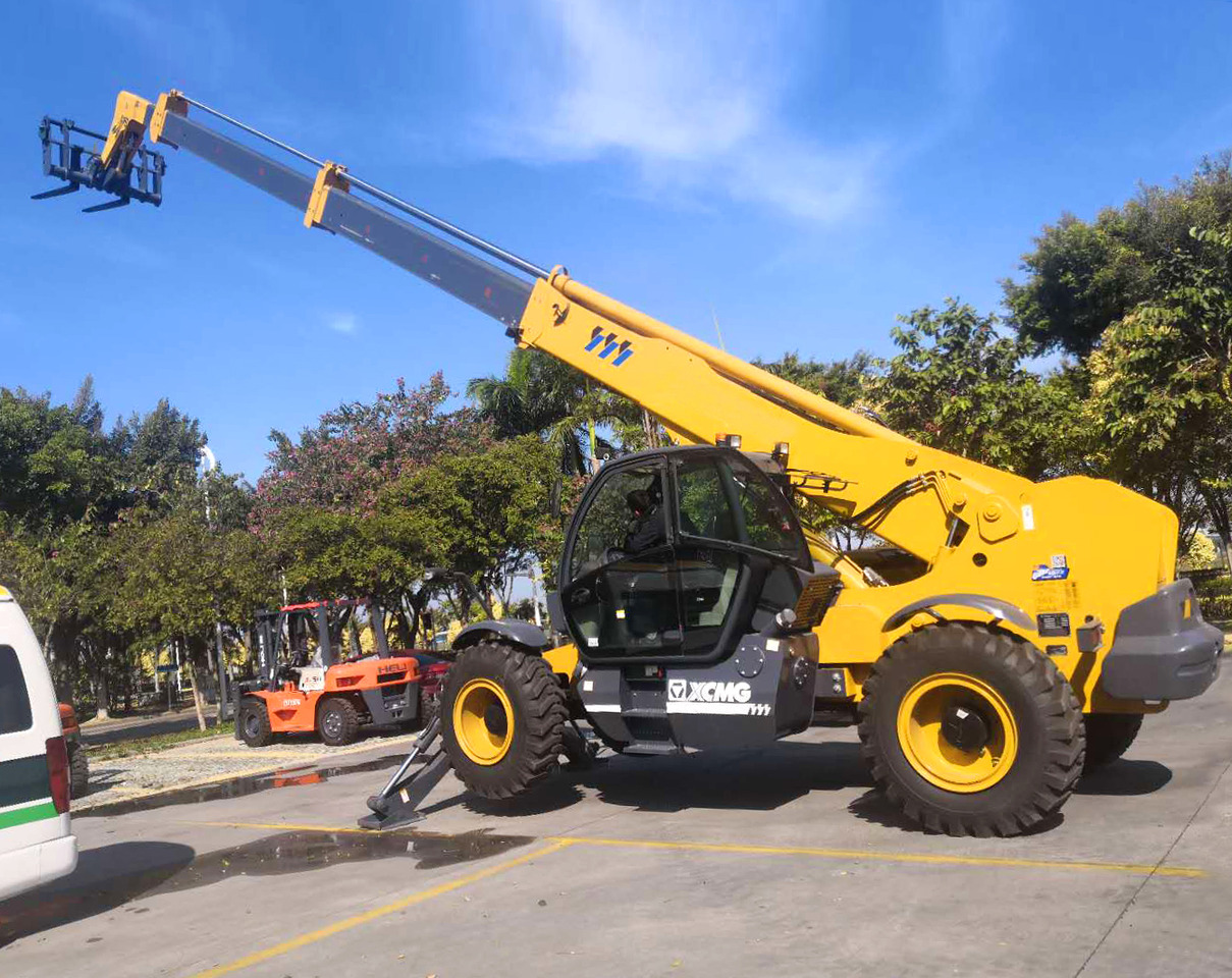 XCMG XTF1256K 5.4ton used diesel forklift loader telehandler for sale - Empilhador telescópico: foto 3 XCMG XTF1256K 5.4ton used diesel forklift loader telehandler for sale - Empilhador telescópico: foto 3