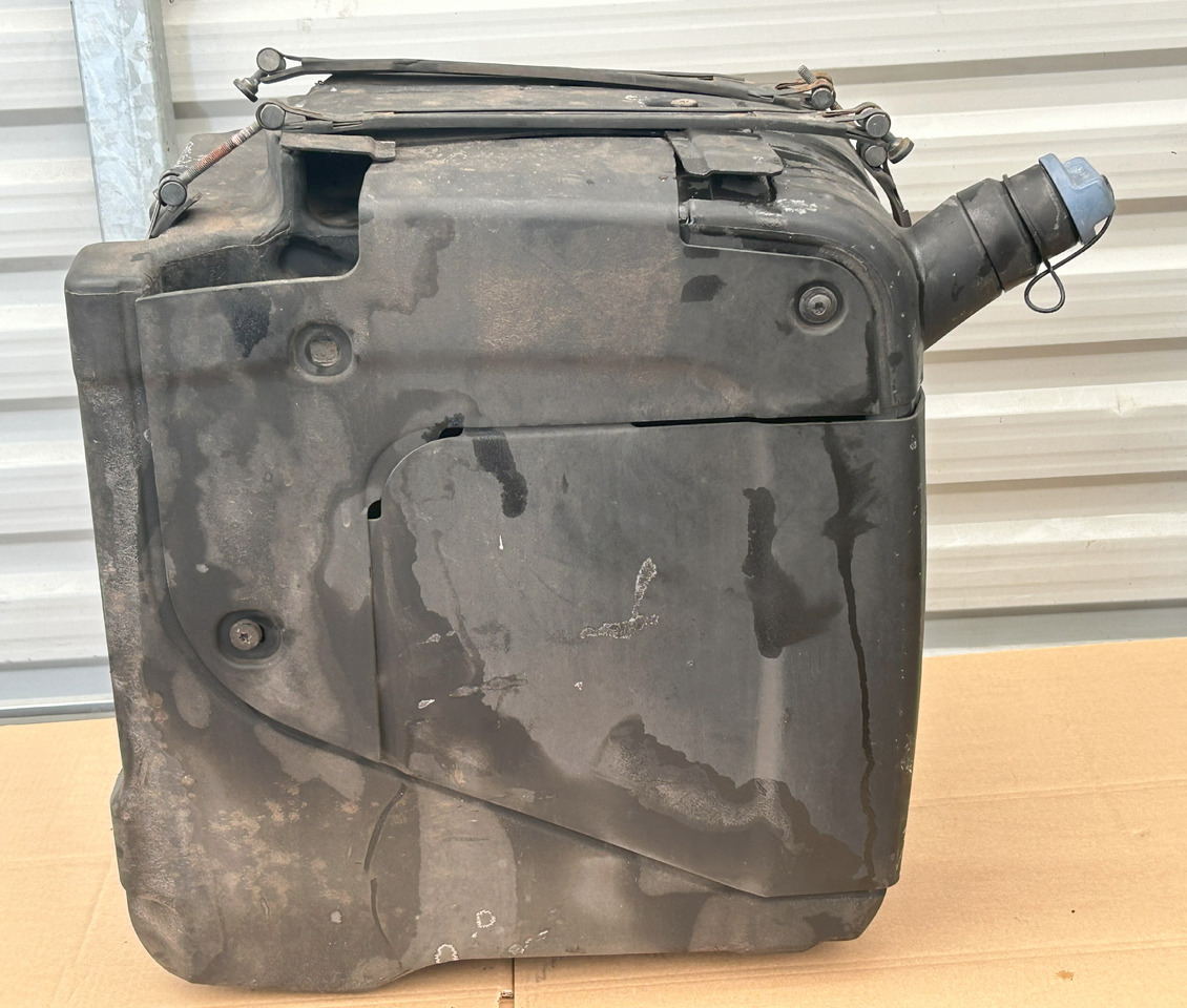 DAF ADBLUE FLUID TANK 90L XF 106 480 - Tanque para AdBlue: foto 1 DAF ADBLUE FLUID TANK 90L XF 106 480 - Tanque para AdBlue: foto 1