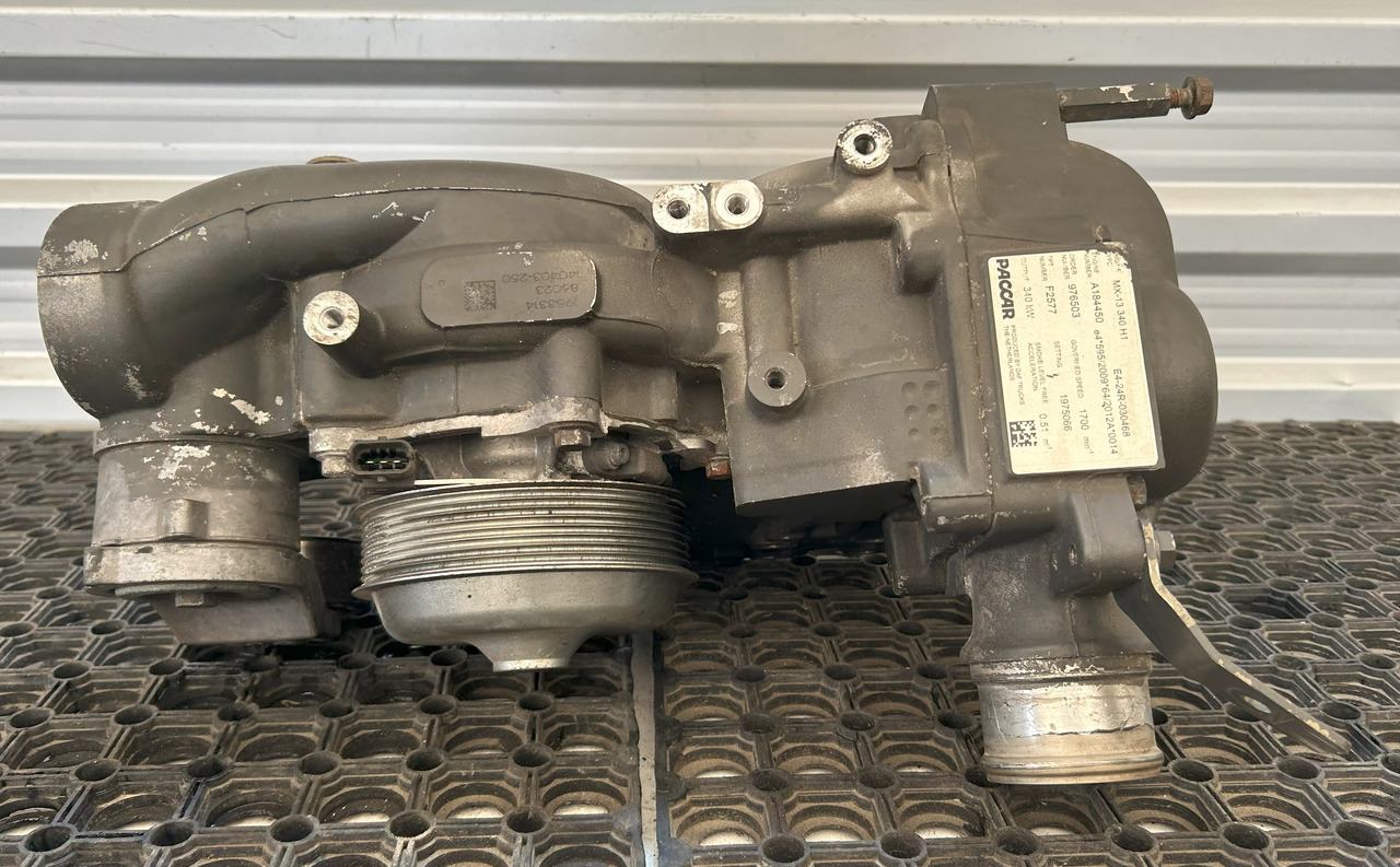 DAF COOLANT PUMP DAF XF 106 - Bomba de refrigeração: foto 1 DAF COOLANT PUMP DAF XF 106 - Bomba de refrigeração: foto 1