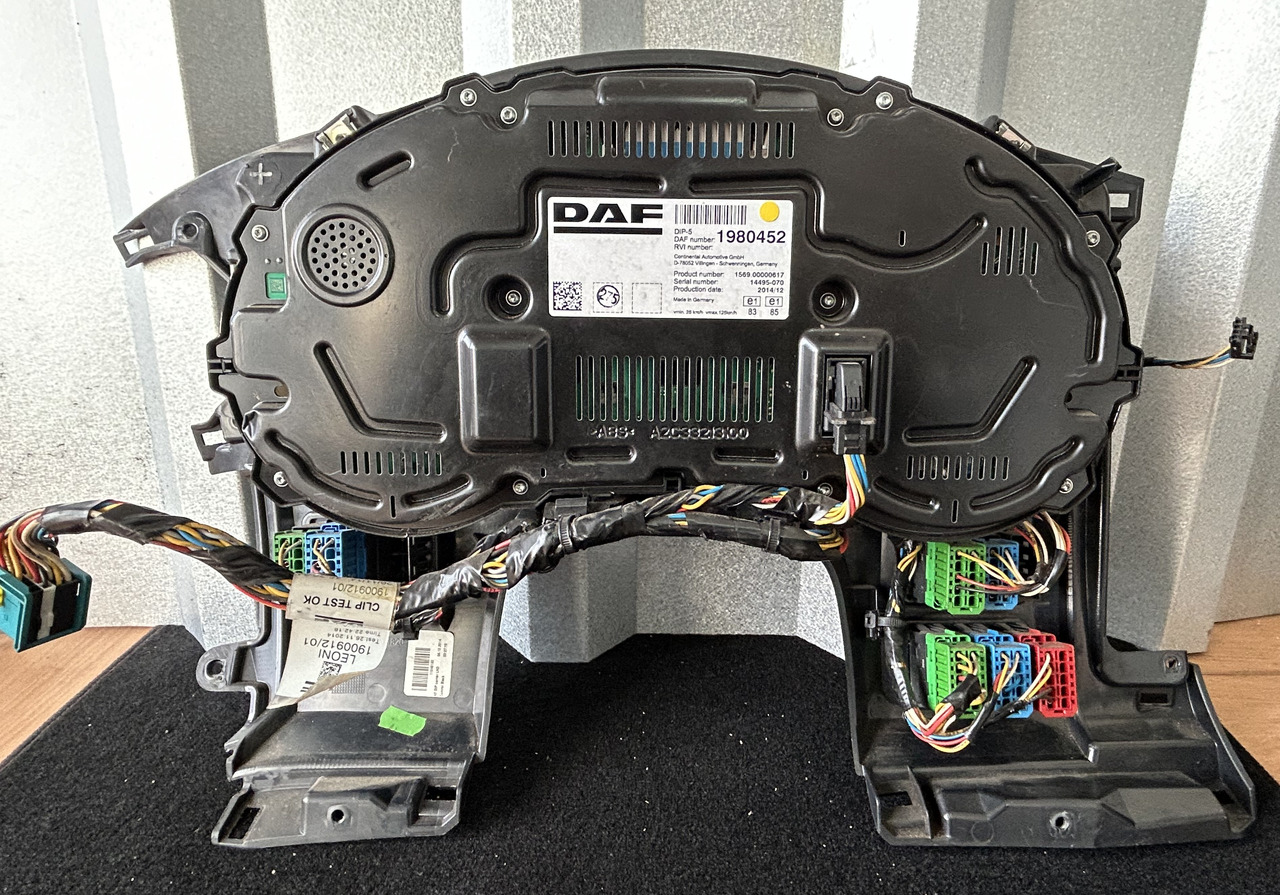 DAF COUNTER CLOCK + HARNESS + CONSOLE DAF XF 106 1980452 + 1900912 + 1951834 - Painel de instrumentos: foto 2 DAF COUNTER CLOCK + HARNESS + CONSOLE DAF XF 106 1980452 + 1900912 + 1951834 - Painel de instrumentos: foto 2