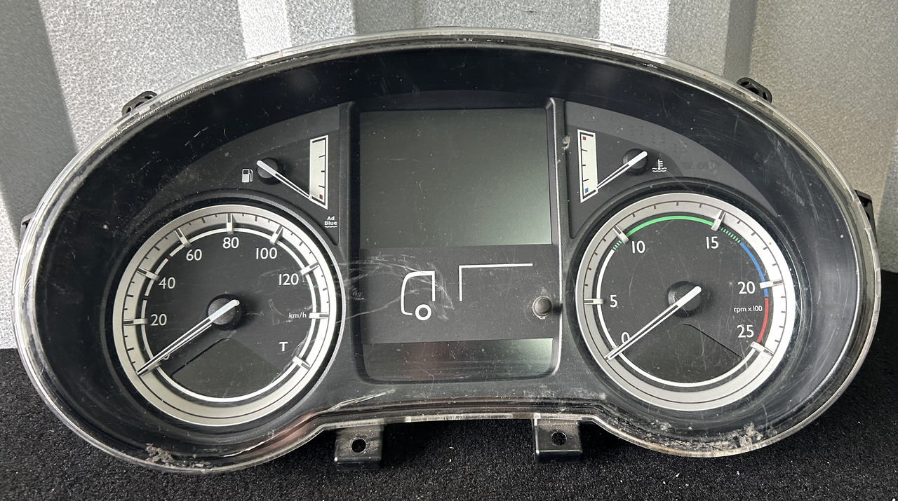 DAF DAF XF 106 CLOCK COUNTER 1952901 - Painel de instrumentos: foto 1 DAF DAF XF 106 CLOCK COUNTER 1952901 - Painel de instrumentos: foto 1